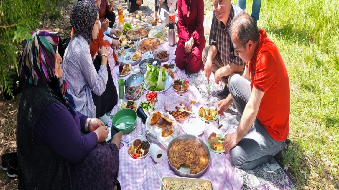 Ailemle Eğitim Yolculuğum Projesi  ve Mavi Yeşil Okul Projesi  Kapsamında Okulumuzdan Karaler